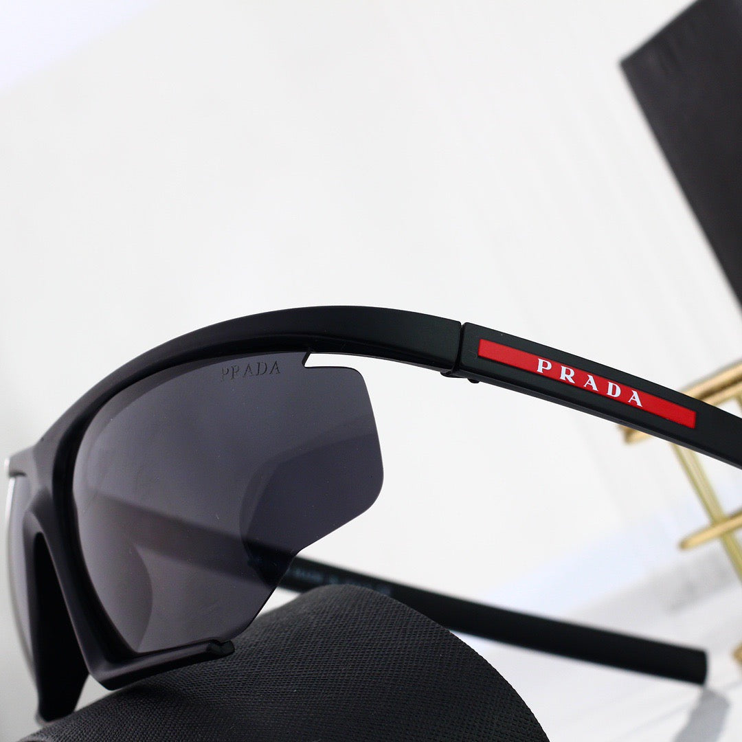 Futuristic Half-Side Frame Design Sunglasses