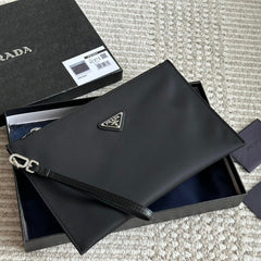 Minimalist triangle metal clutch