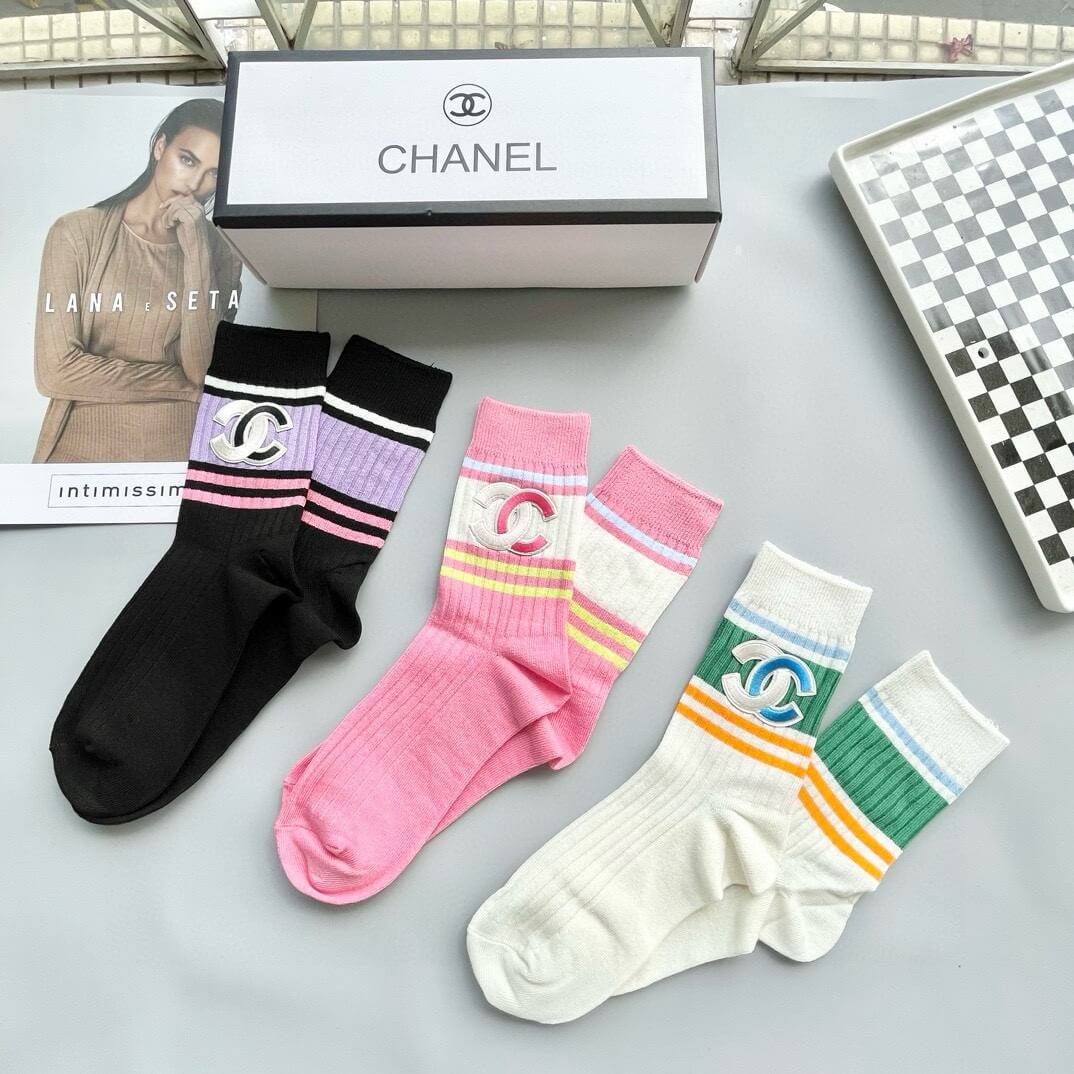 Popular Online Middle-Tube Socks